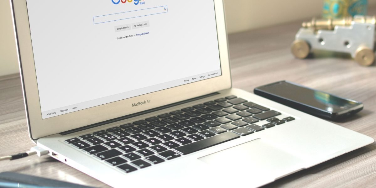 This article guides creators through choosing and using modern website tools in 2026 so they can showcase work, attract an audience, and monetize without gettin...