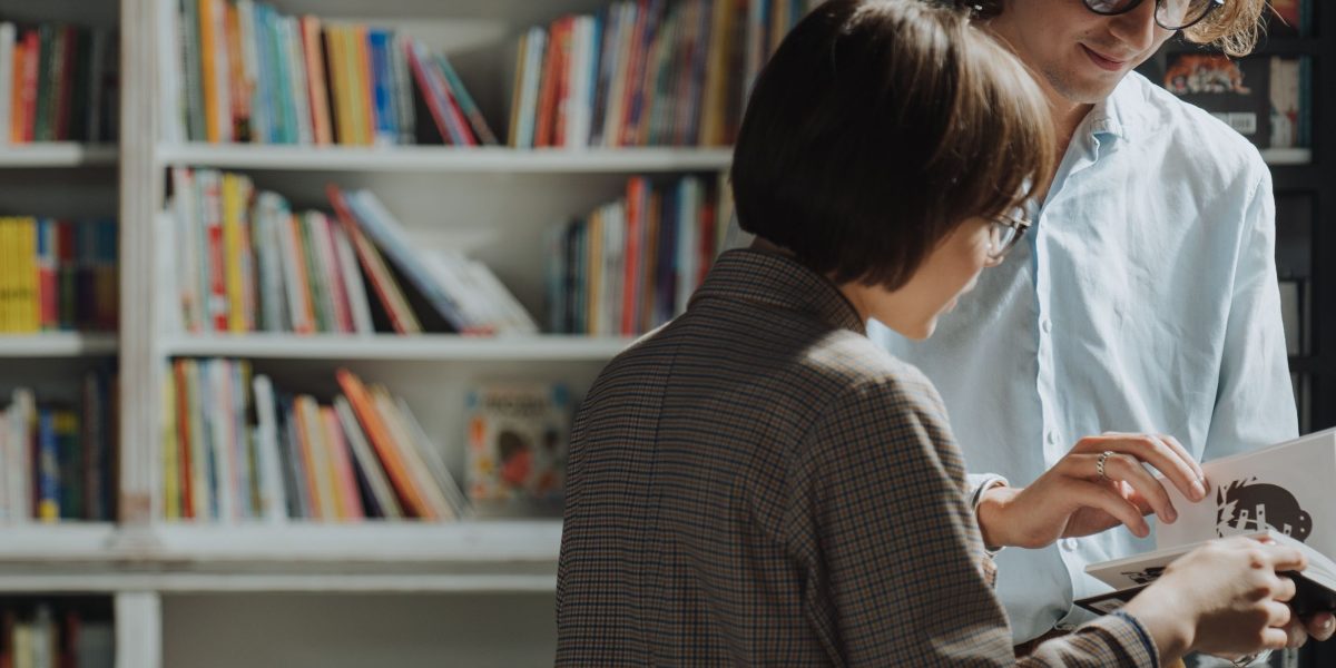 This article argues that book clubs and reading communities are a practical antidote to the isolating habit of endless scrolling, showing how shared reading imp...