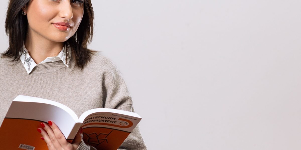 Sustained focus in deep reading actively builds new neural pathways in the brain.